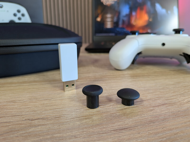 Razer Wolverine V3 Pro accessories.jpg